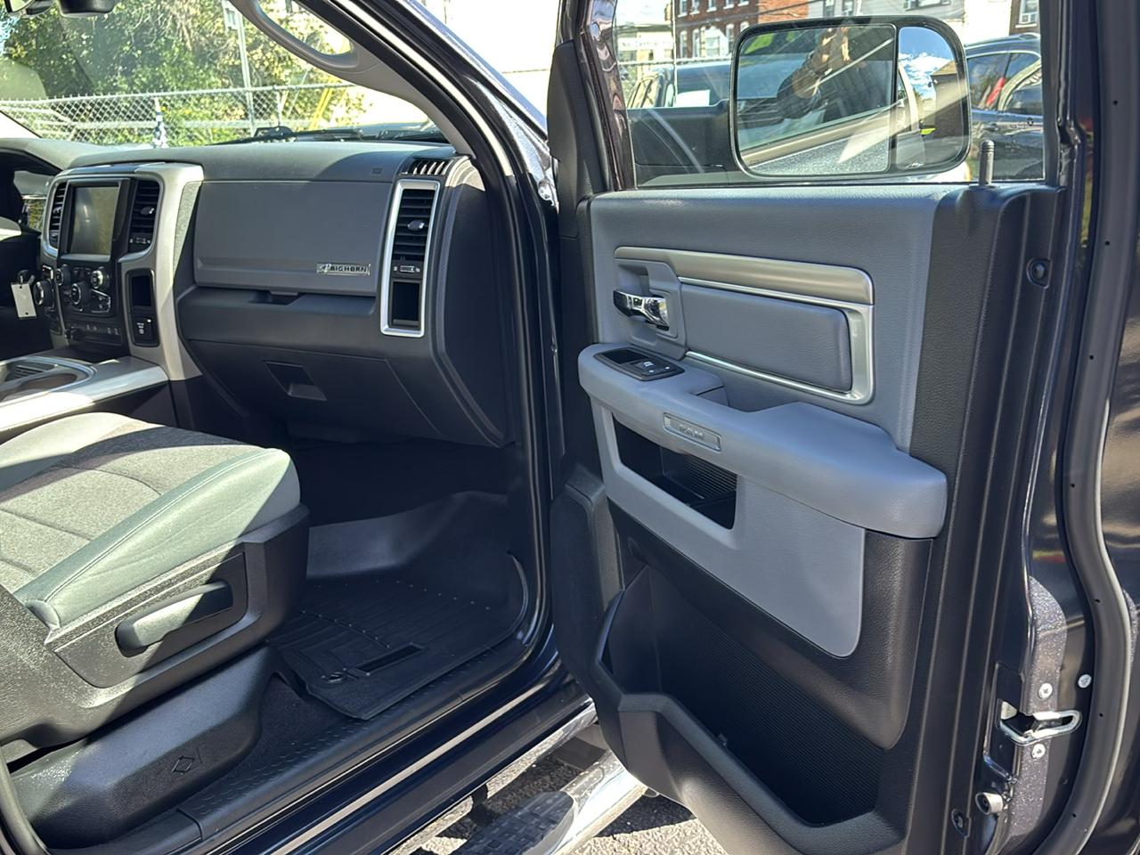 RAM 1500 4WD Quad Cab 140.5" Big Horn 2016