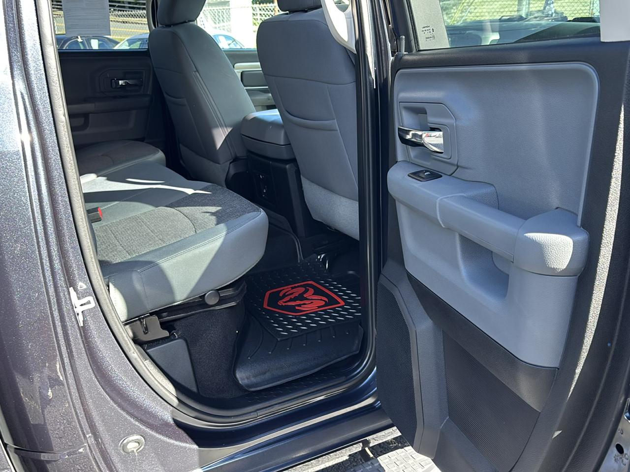 RAM 1500 4WD Quad Cab 140.5" Big Horn 2016