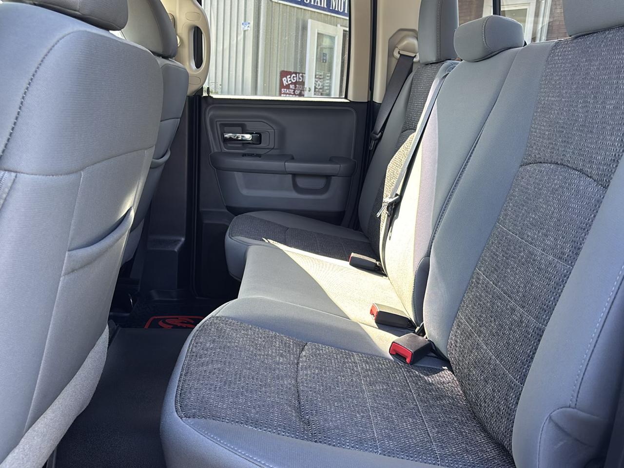 RAM 1500 4WD Quad Cab 140.5" Big Horn 2016