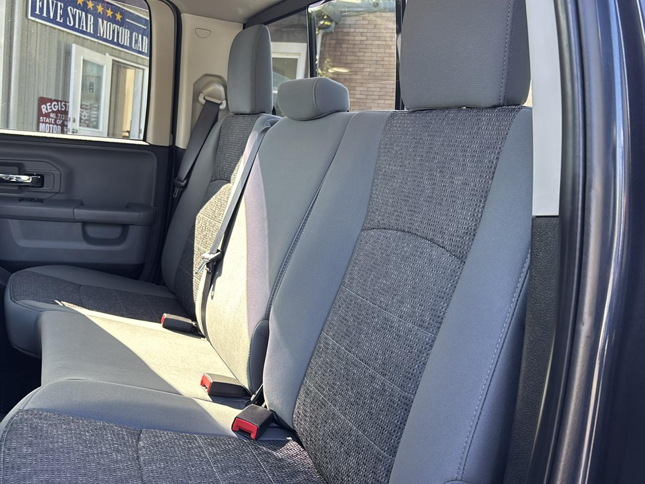 RAM 1500 4WD Quad Cab 140.5" Big Horn 2016