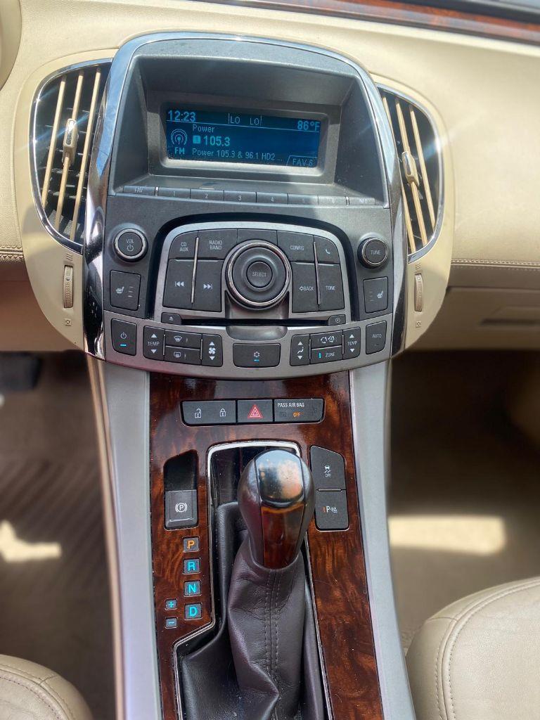 Buick LaCrosse 4dr Sdn CXL AWD 2011 Buick LaCrosse 4dr Sdn CXL AWD 2011