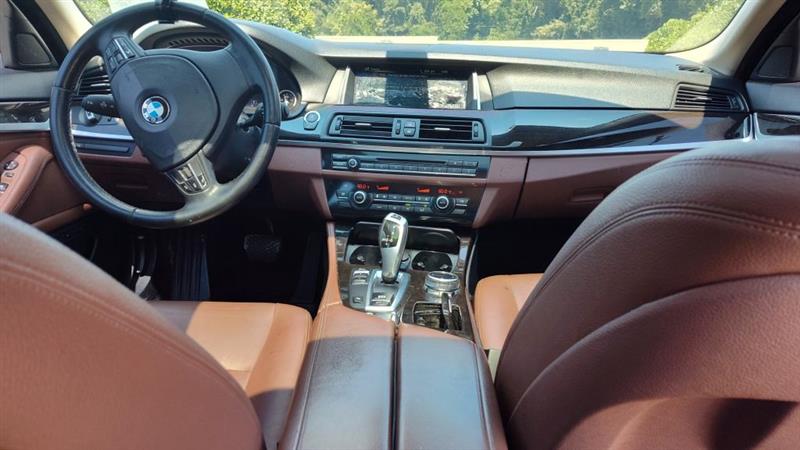 BMW 5-Series 4dr Sdn 528i RWD 2014 BMW 5-Series 4dr Sdn 528i RWD 2014