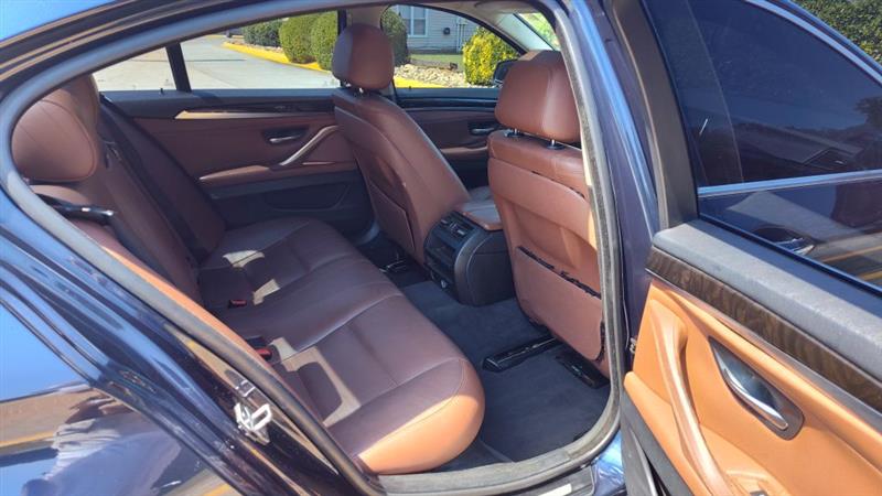 BMW 5-Series 4dr Sdn 528i RWD 2014 BMW 5-Series 4dr Sdn 528i RWD 2014