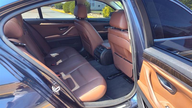 BMW 5-Series 4dr Sdn 528i RWD 2014 BMW 5-Series 4dr Sdn 528i RWD 2014