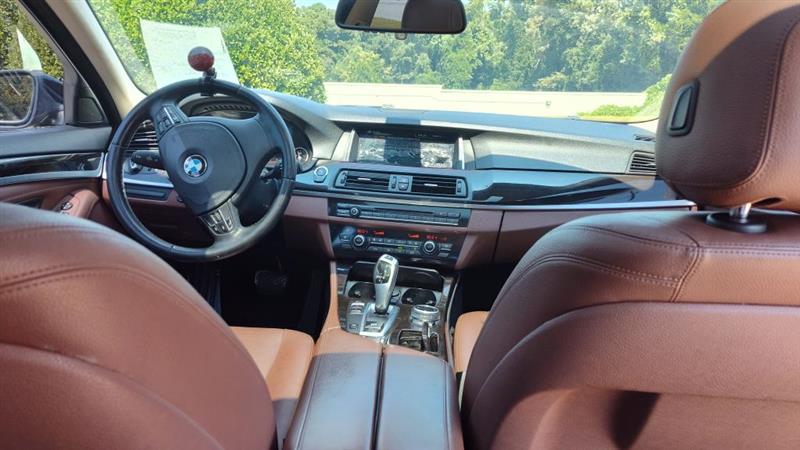 BMW 5-Series 4dr Sdn 528i RWD 2014 BMW 5-Series 4dr Sdn 528i RWD 2014