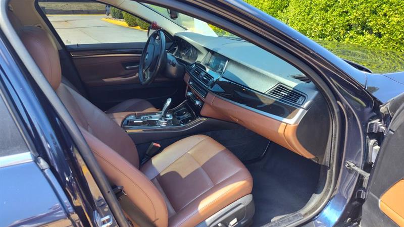 BMW 5-Series 4dr Sdn 528i RWD 2014 BMW 5-Series 4dr Sdn 528i RWD 2014