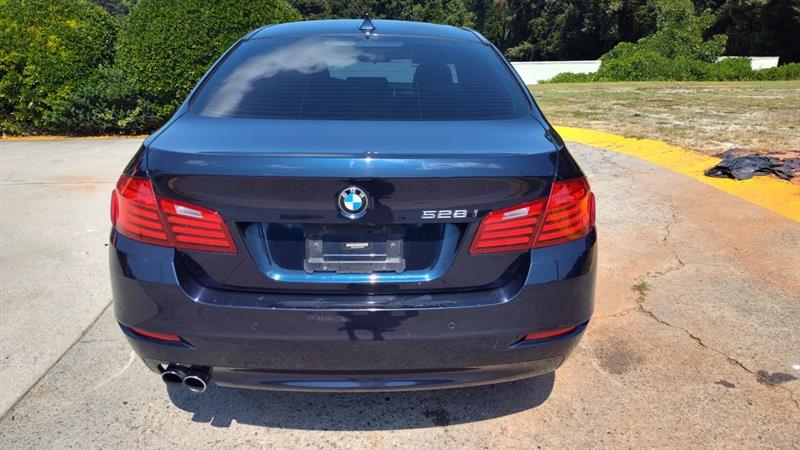 BMW 5-Series 4dr Sdn 528i RWD 2014 BMW 5-Series 4dr Sdn 528i RWD 2014