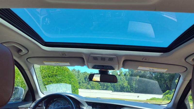 BMW 5-Series 4dr Sdn 528i xDrive AWD 2013 BMW 5-Series 4dr Sdn 528i xDrive AWD 2013