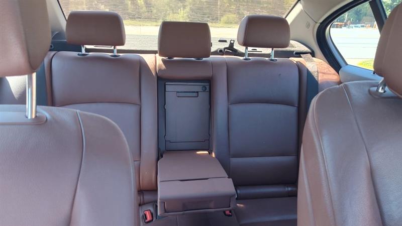 BMW 5-Series 4dr Sdn 528i xDrive AWD 2013 BMW 5-Series 4dr Sdn 528i xDrive AWD 2013