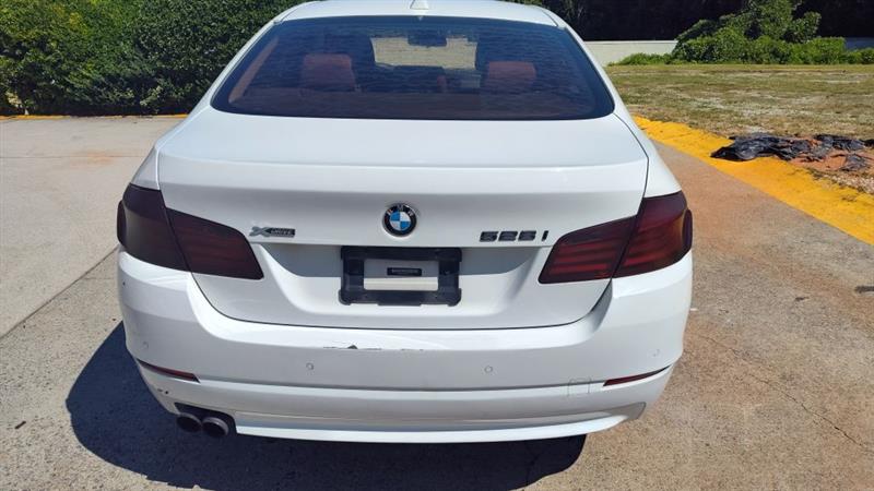 BMW 5-Series 4dr Sdn 528i xDrive AWD 2013 BMW 5-Series 4dr Sdn 528i xDrive AWD 2013