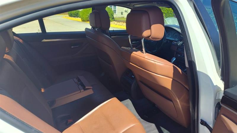 BMW 5-Series 4dr Sdn 528i xDrive AWD 2013 BMW 5-Series 4dr Sdn 528i xDrive AWD 2013