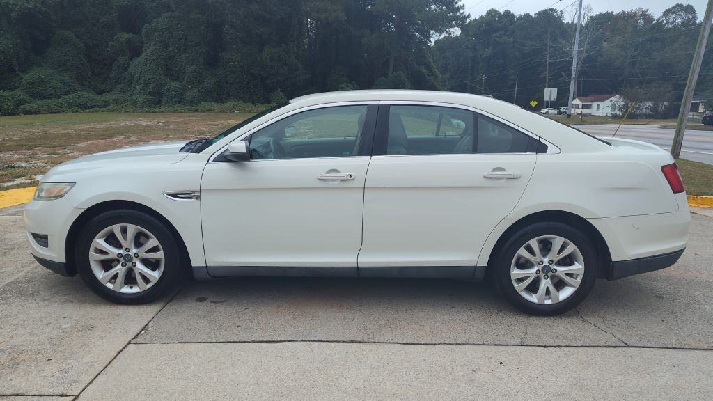 Ford Taurus 4dr Sdn SEL FWD 2010