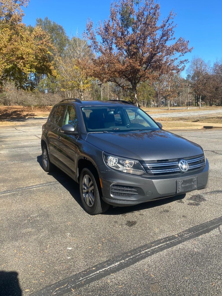 2016 Volkswagen Tiguan S's photo