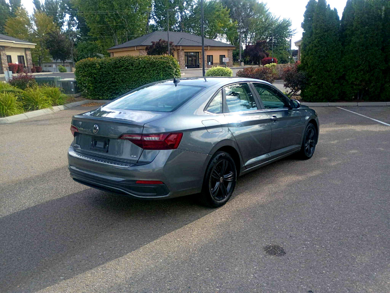 2023 Volkswagen Jetta SE photo 2
