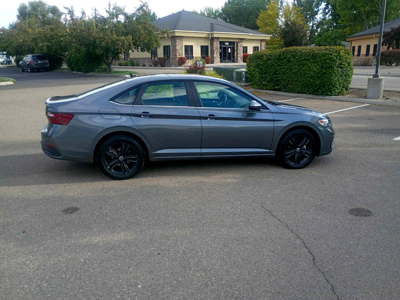 2023 Volkswagen Jetta SE photo 3