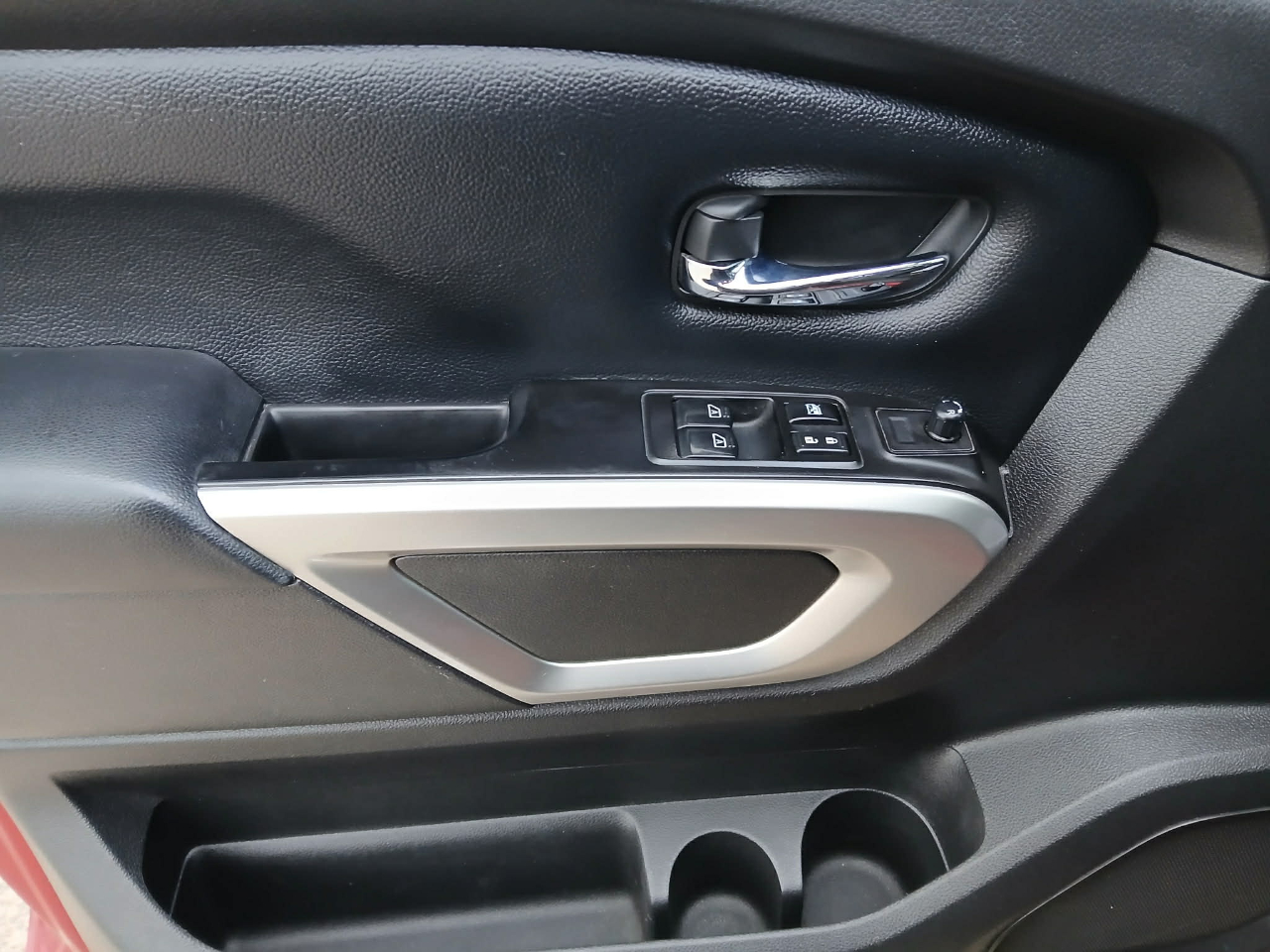 Nissan Titan SV 2017