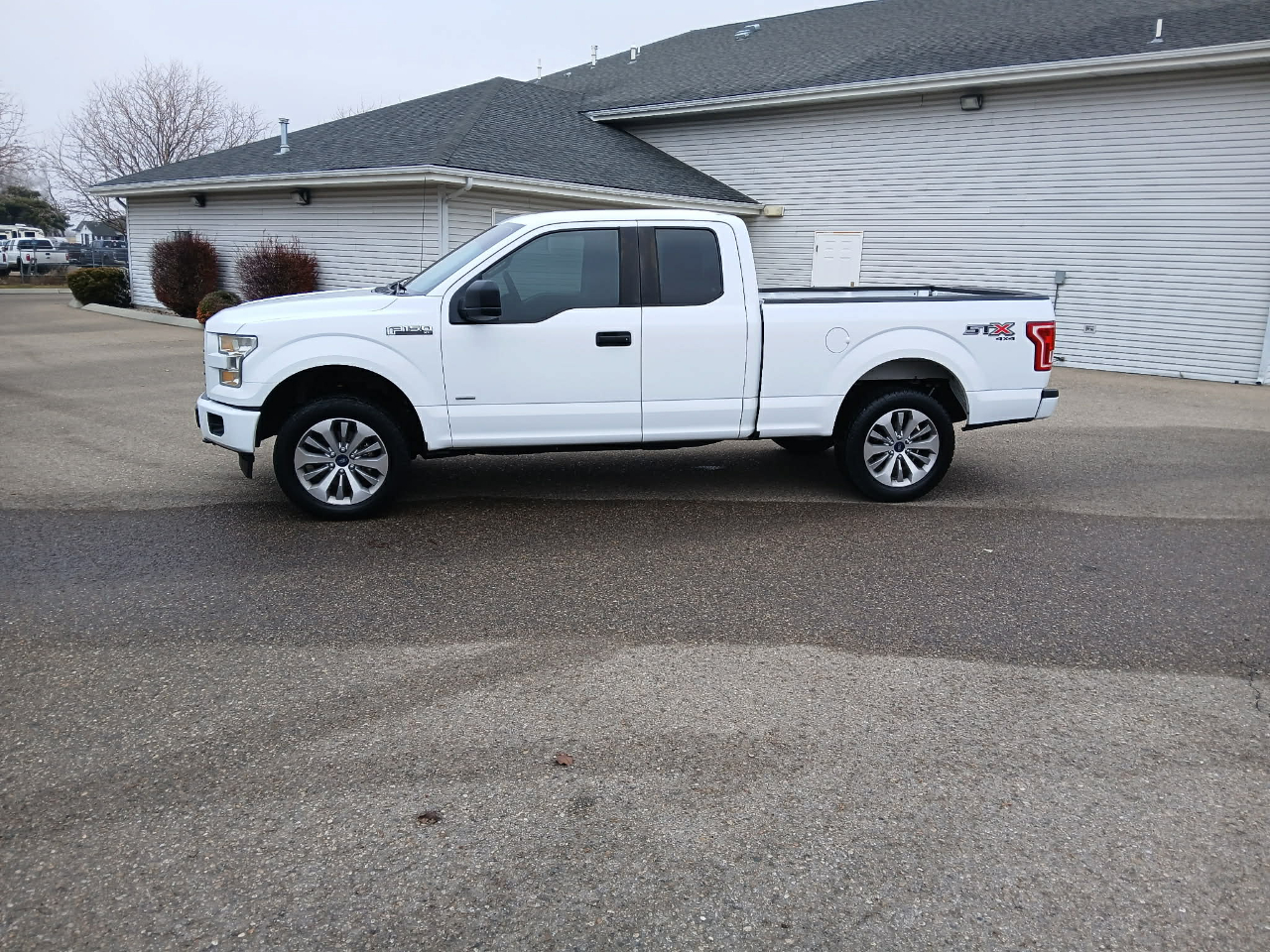 Ford F-150 4WD SuperCab 145" STX 2017