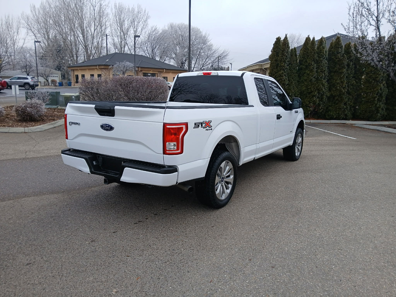 Ford F-150 4WD SuperCab 145" STX 2017