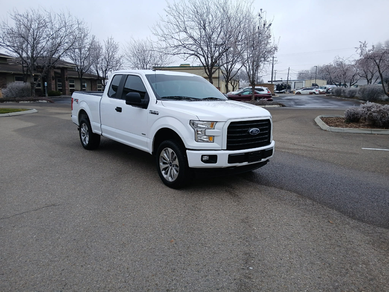 Ford F-150 4WD SuperCab 145" STX 2017