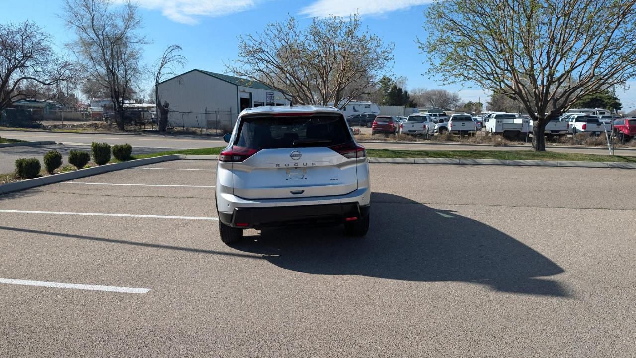 Nissan Rogue  2024
