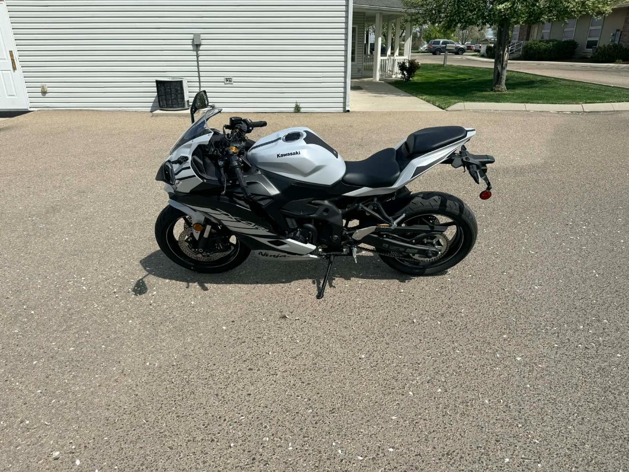 Kawasaki Ninja ZX-4RR  2025