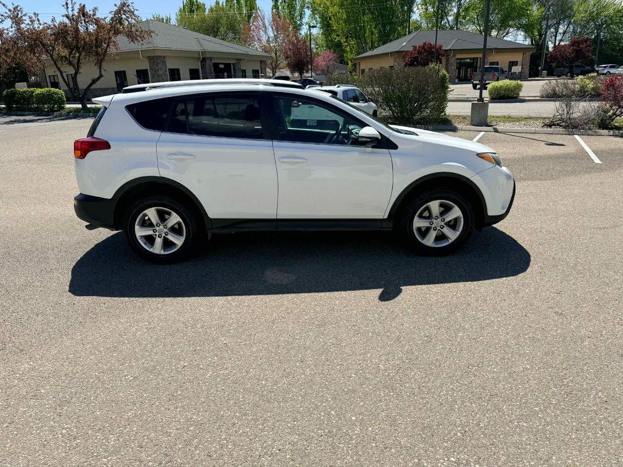 Toyota RAV4  2014