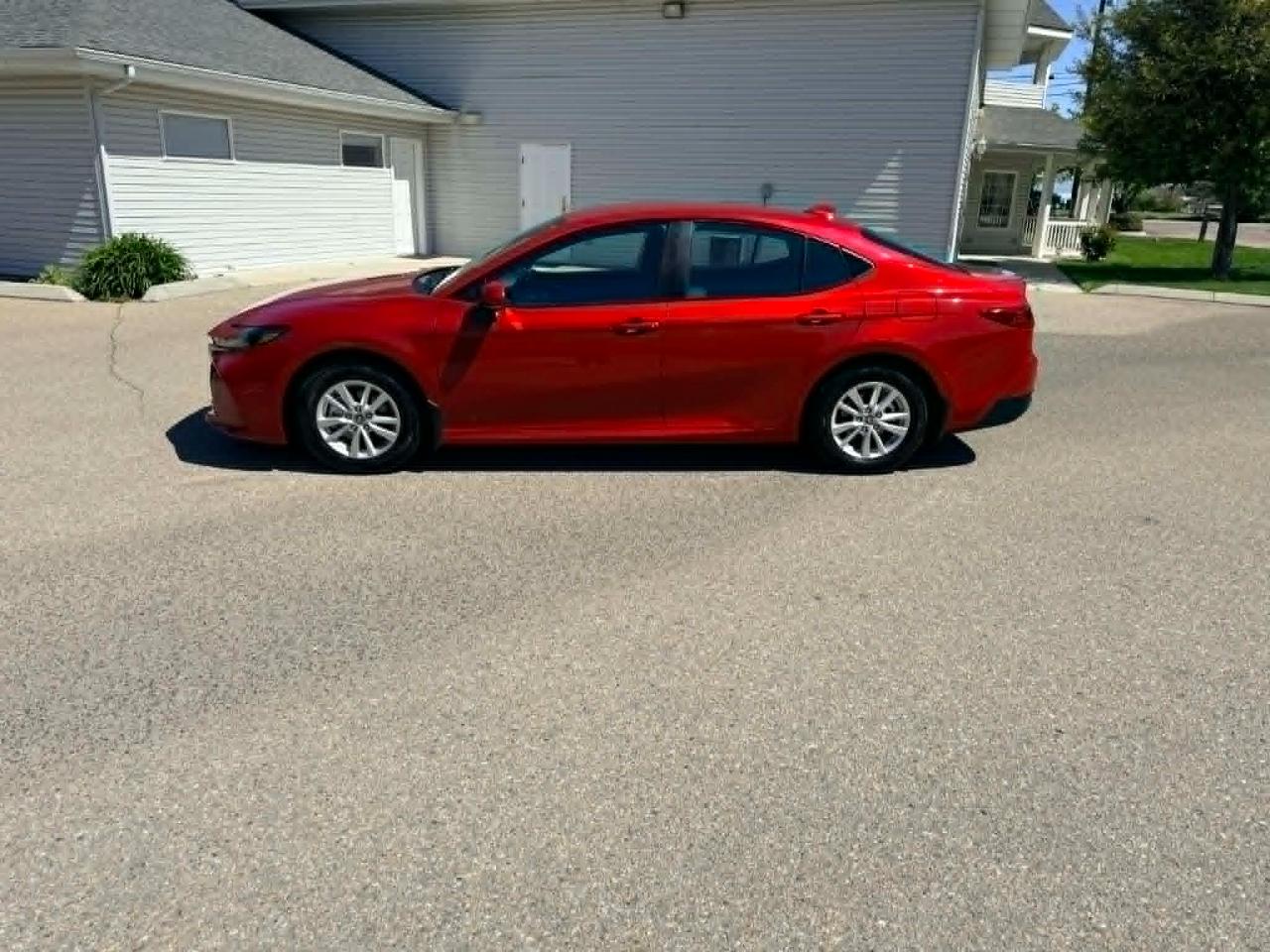 Toyota Camry Hybrid LE 2025