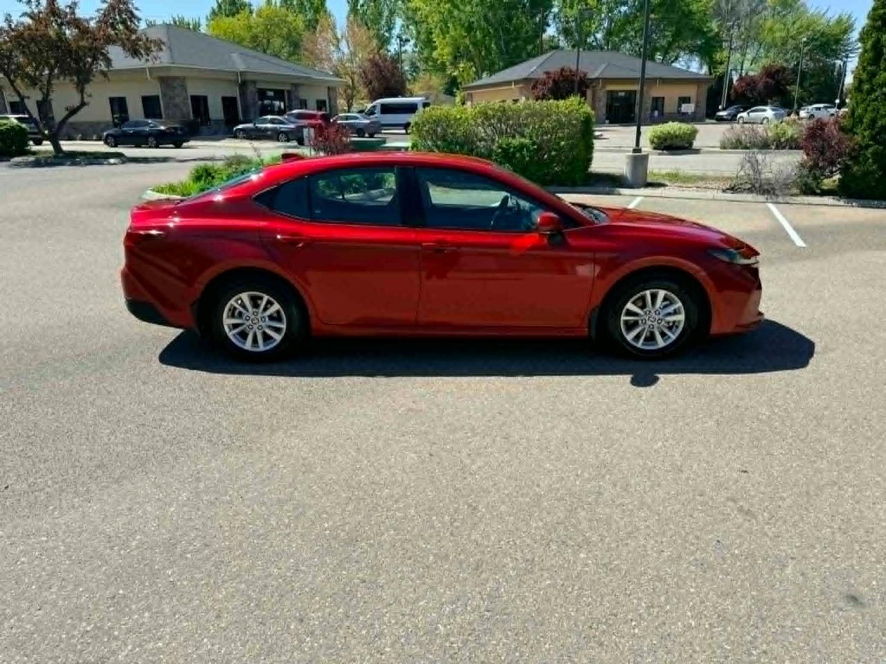 Toyota Camry Hybrid LE 2025