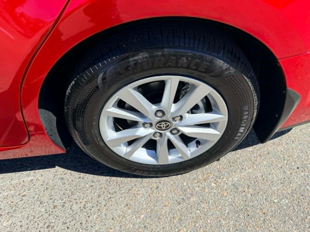 Toyota Camry Hybrid LE 2025