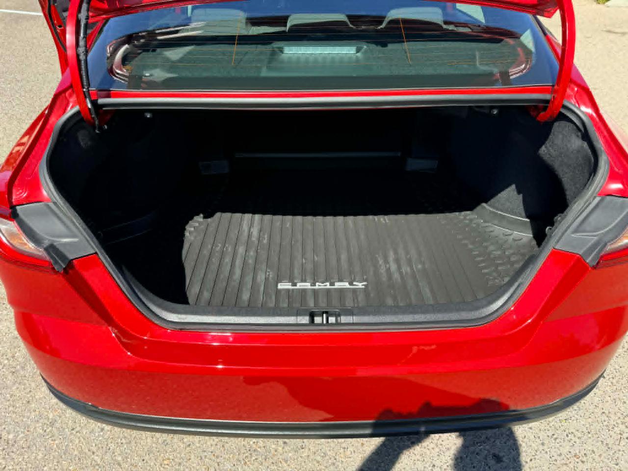 Toyota Camry Hybrid LE 2025