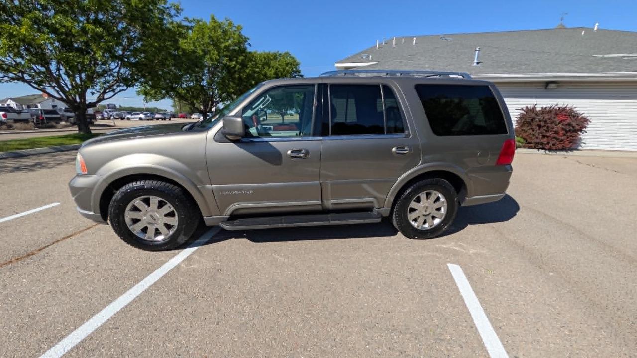 Lincoln Navigator 4dr 4WD Luxury 2004
