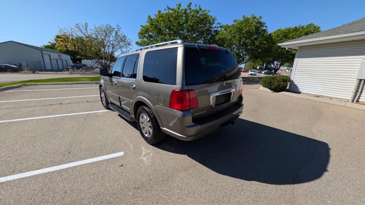 Lincoln Navigator 4dr 4WD Luxury 2004