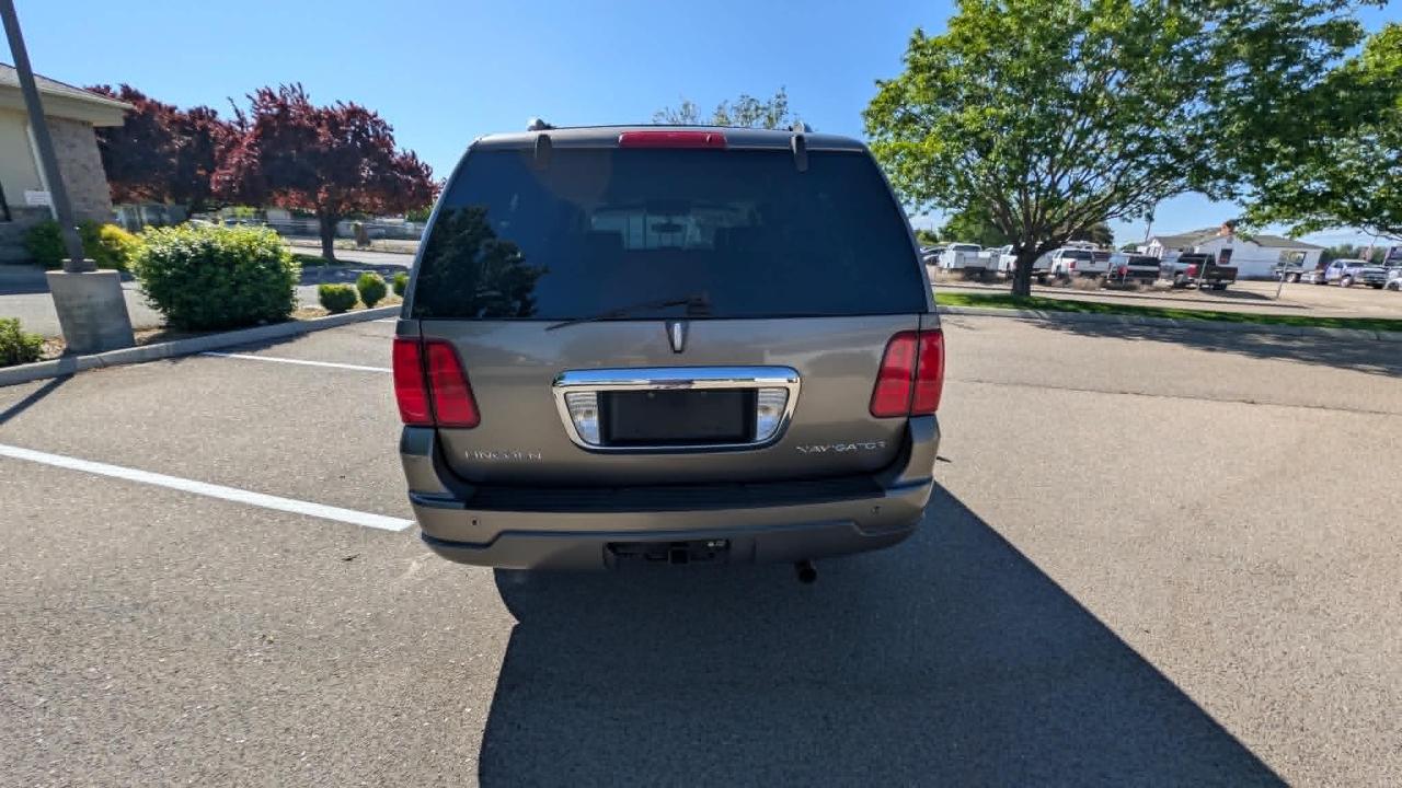 Lincoln Navigator 4dr 4WD Luxury 2004