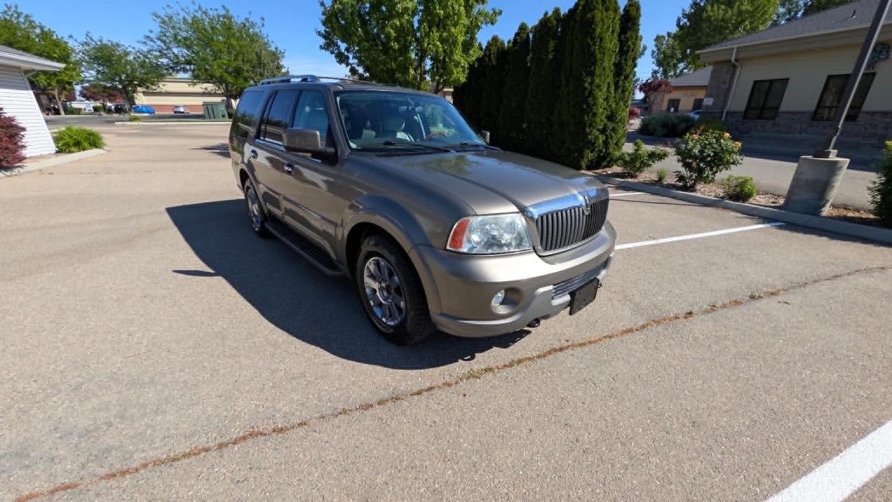 Lincoln Navigator 4dr 4WD Luxury 2004