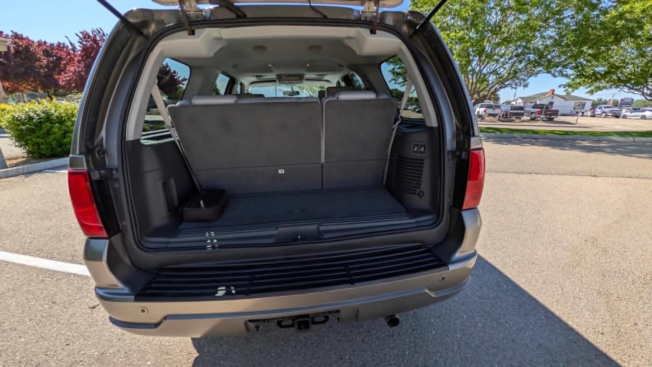 Lincoln Navigator 4dr 4WD Luxury 2004