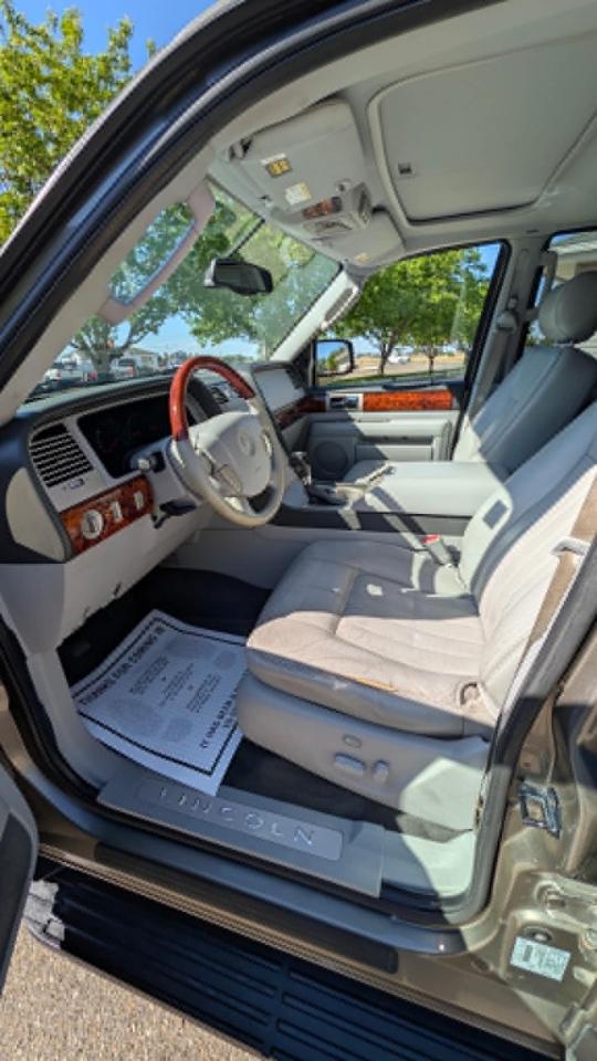 Lincoln Navigator 4dr 4WD Luxury 2004