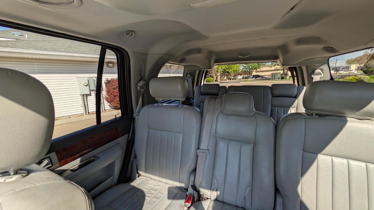 Lincoln Navigator 4dr 4WD Luxury 2004