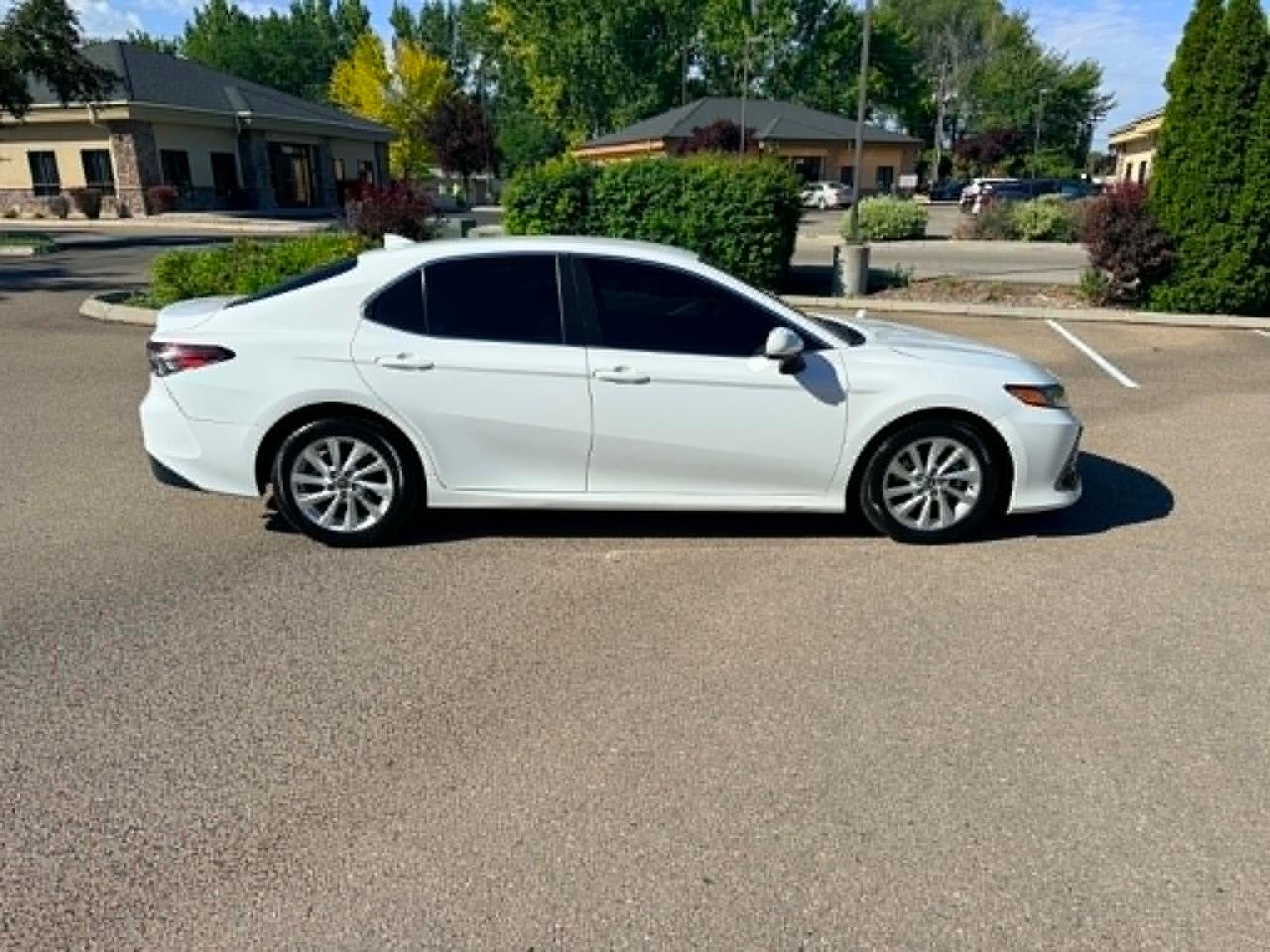 Toyota Camry  2021