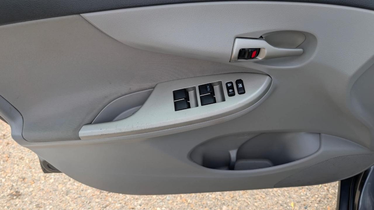 Toyota Corolla Base 2013