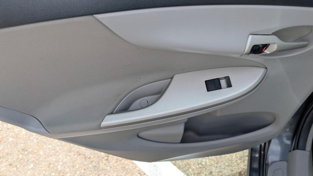 Toyota Corolla Base 2013