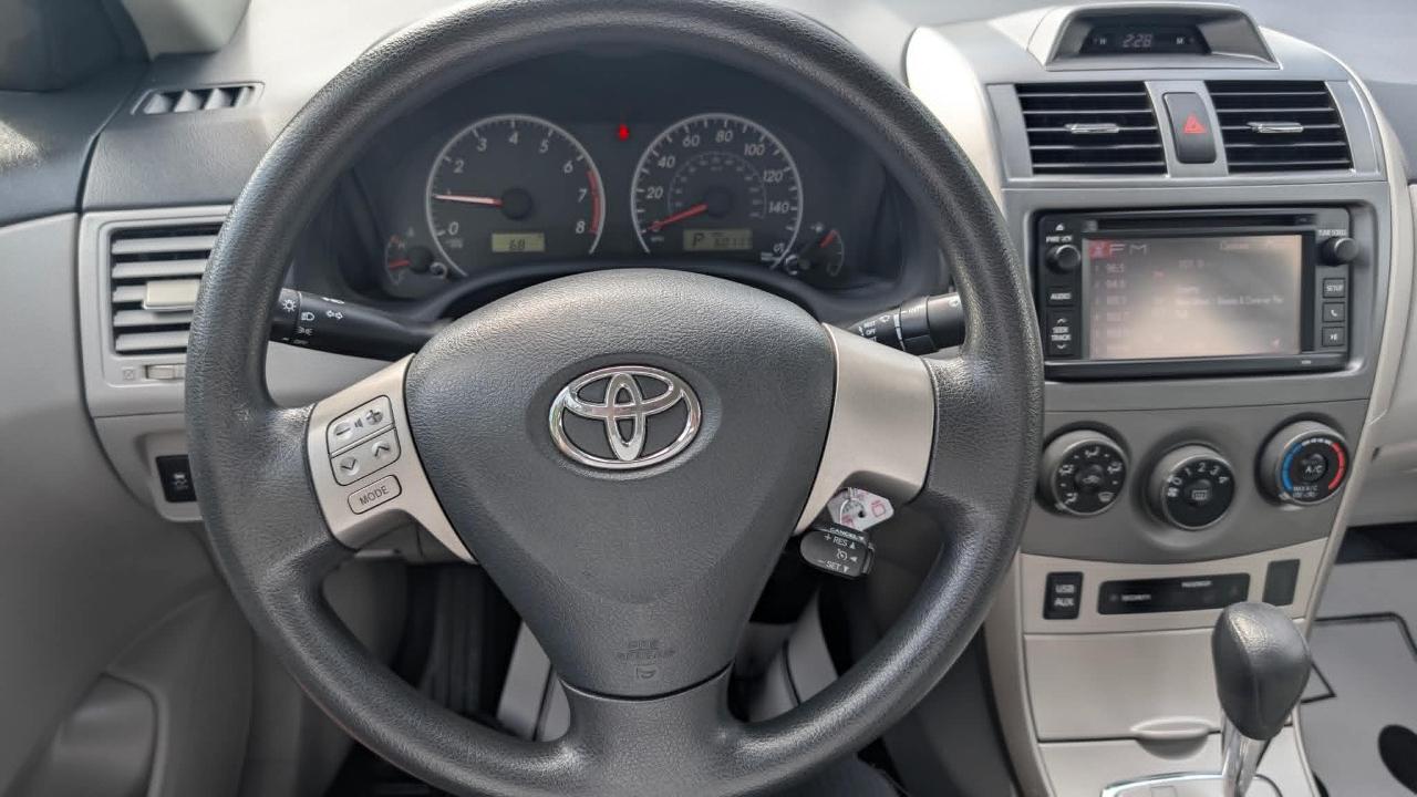 Toyota Corolla Base 2013