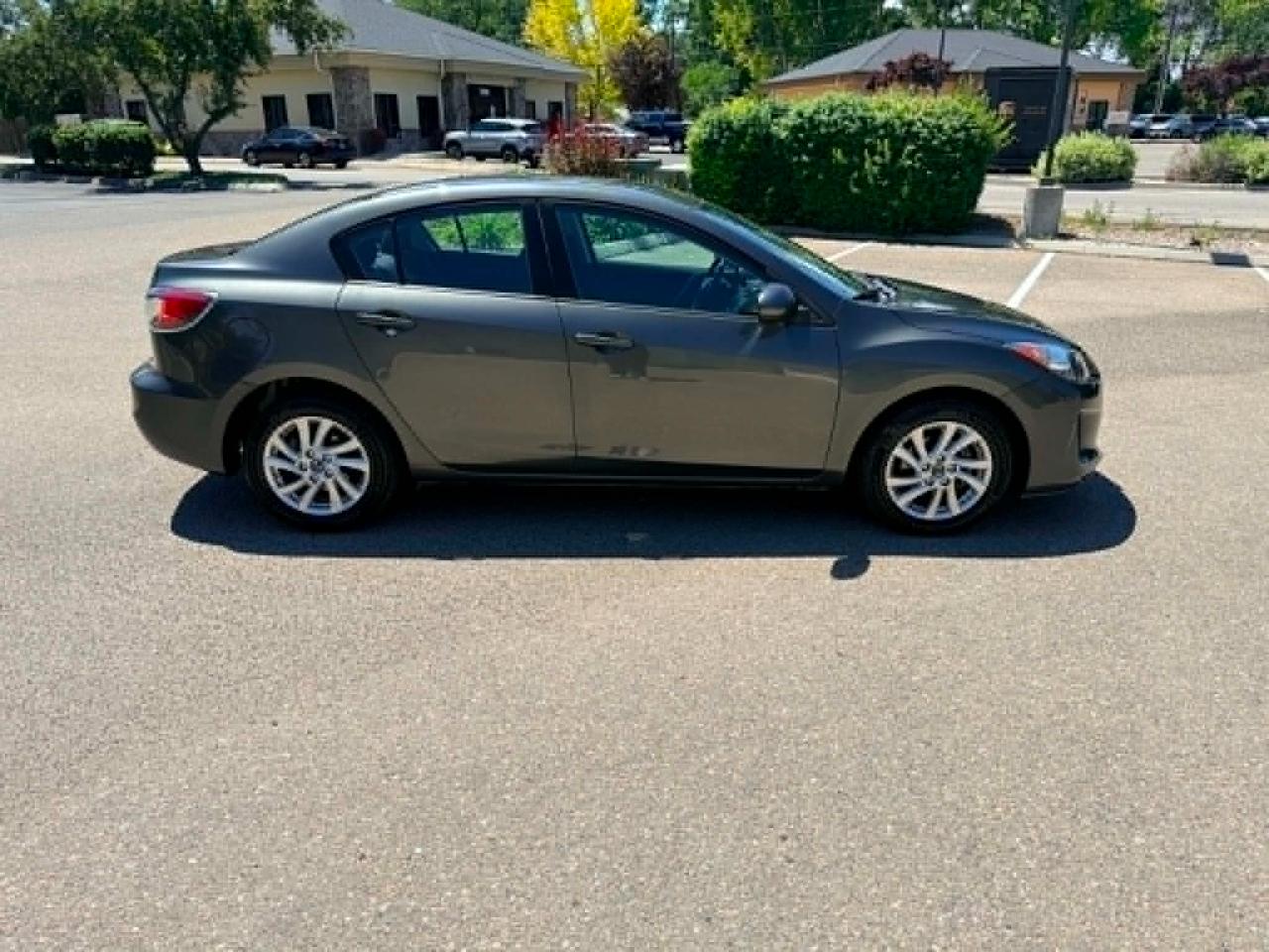 Mazda MAZDA3 i 2013