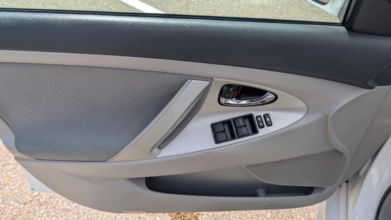 Toyota Camry 4dr Sdn I4 Auto SE (Natl) 2009