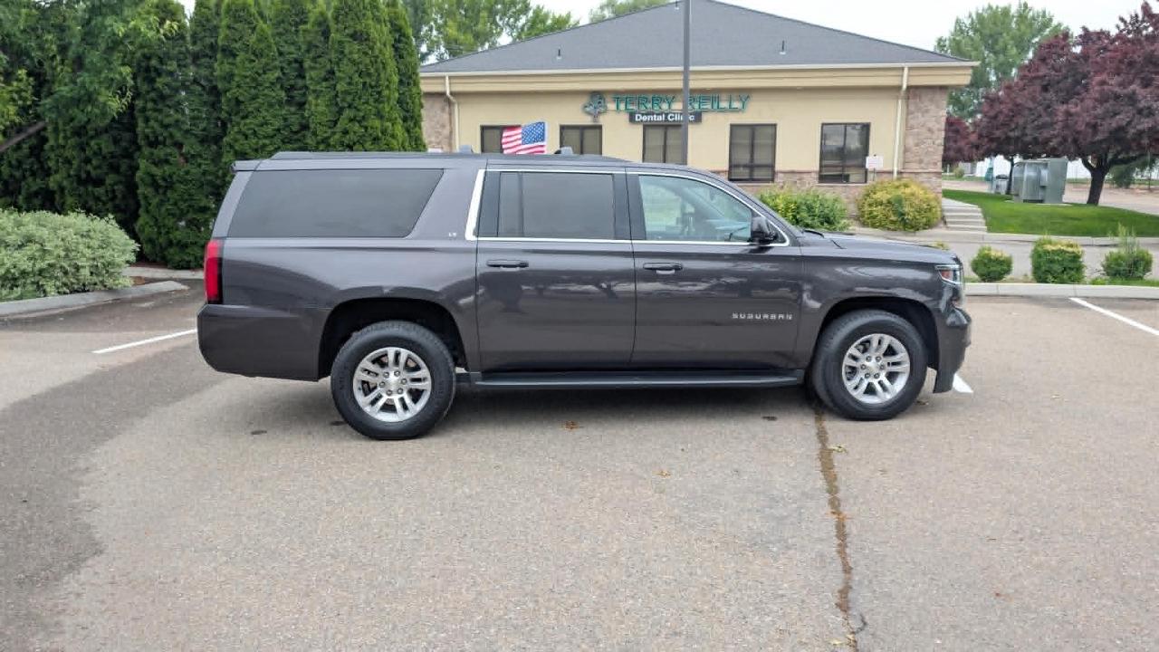 Chevrolet Suburban  2017
