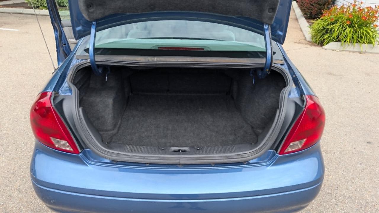 Ford Taurus SE 2002