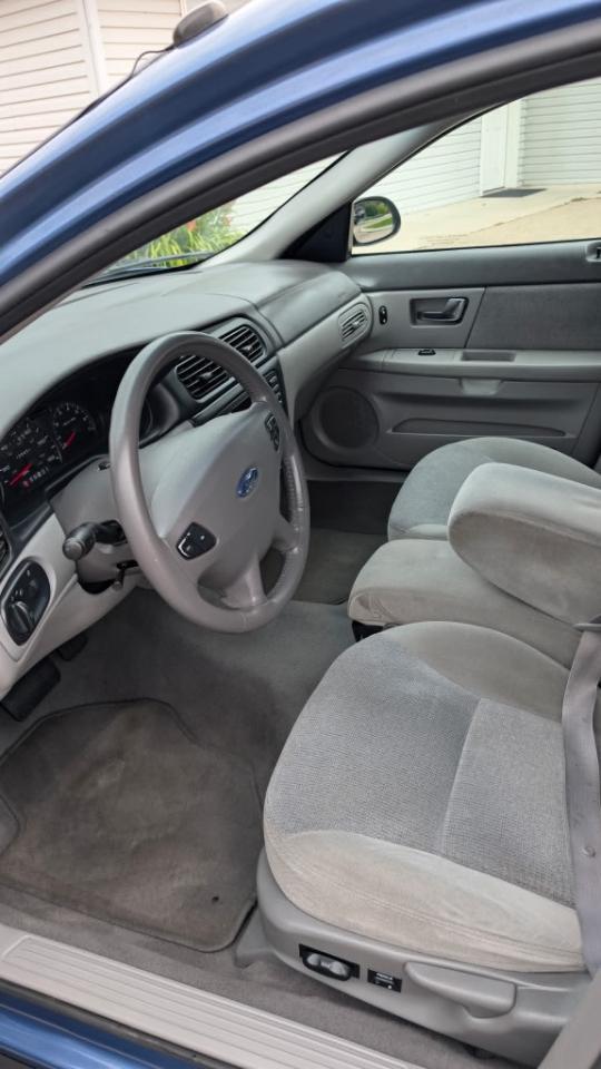 Ford Taurus SE 2002