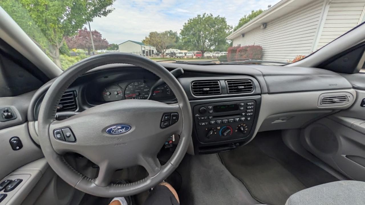 Ford Taurus SE 2002