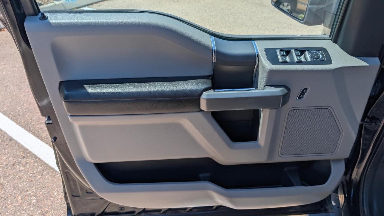 Ford F-150 4WD SuperCrew 145" XLT 2017
