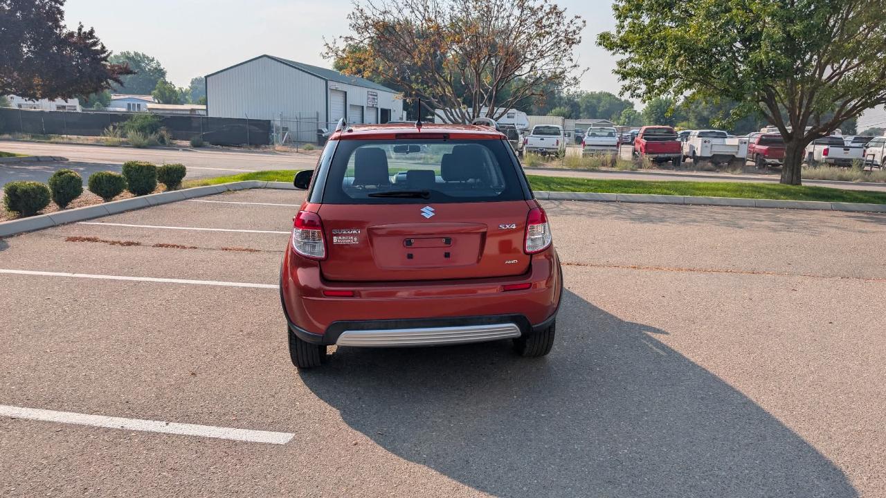 Suzuki SX4 Crossover  2011