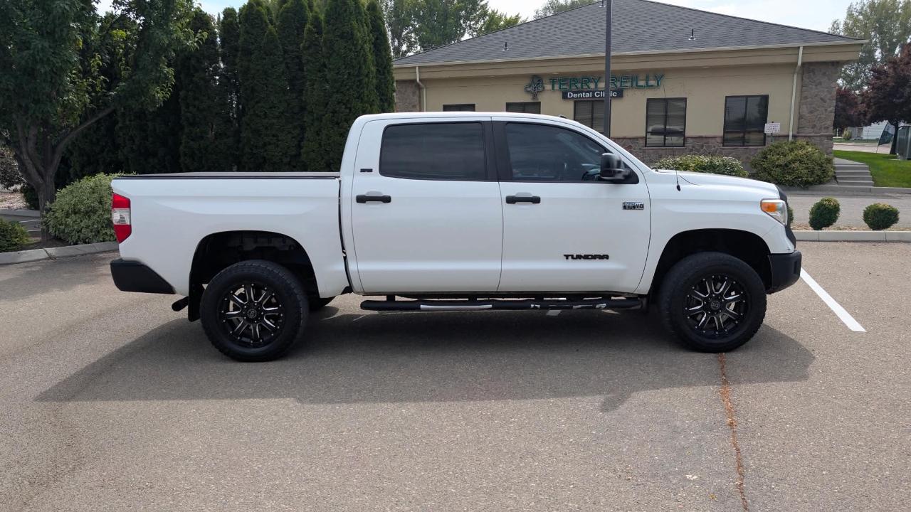 Toyota Tundra  2015